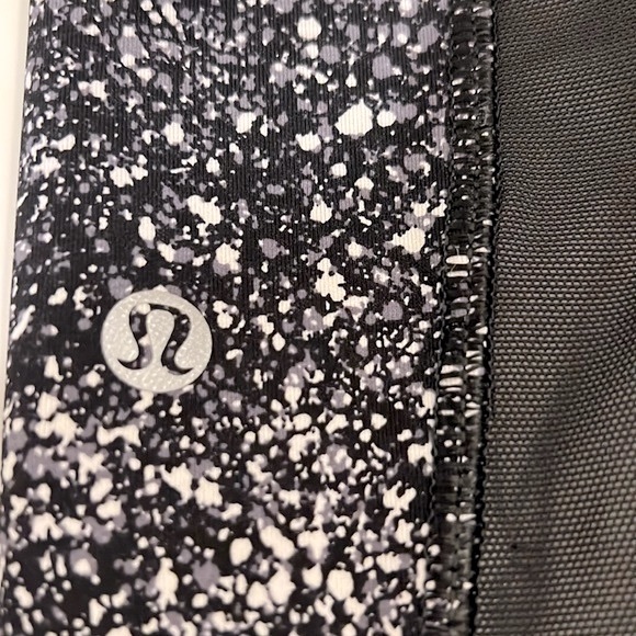 Lululemon Athletica Outrun 17" Crop Splatter White Black / Black Women’s Size 6 - Picture 9 of 15